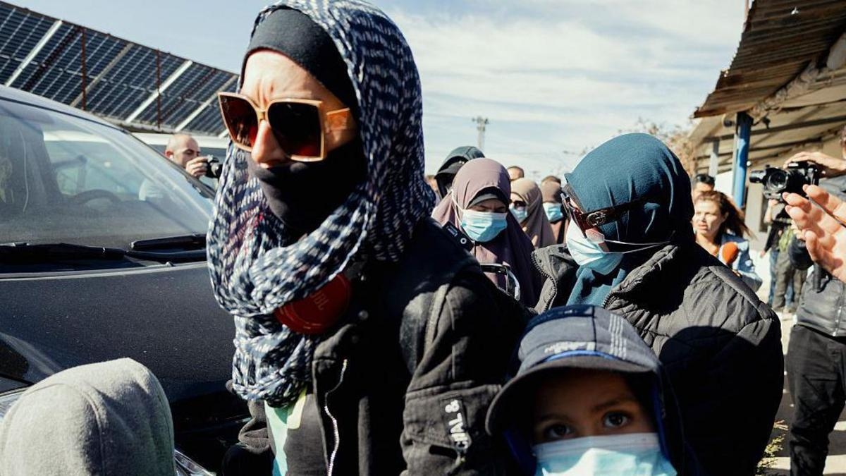 Islamic State-linked families arrive home in Australia from Syria