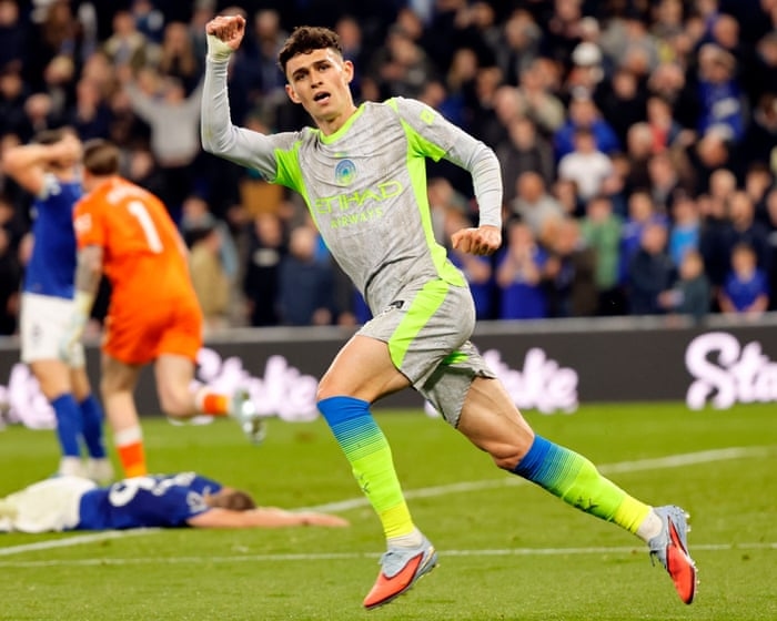 Phil Foden agrees new four-year Manchester City contract despite losing starting spot