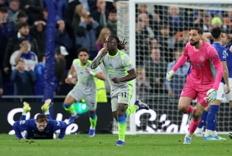Manchester City’s wild draw at Everton hands Arsenal title edge despite late Doku strike - foto 2