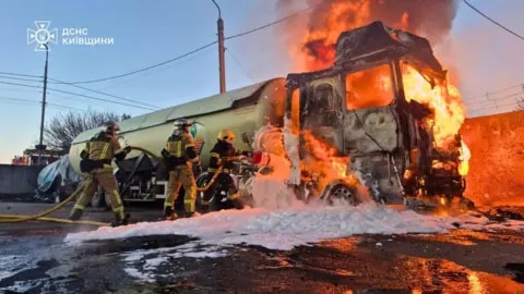 Russian attacks kill at least 20 ahead of rival ceasefires proposed by Kyiv and Moscow - foto 2