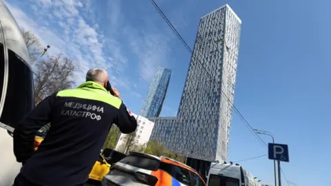 Ukrainian drone hits upmarket Moscow high-rise ahead of Victory Day celebrations - foto 2