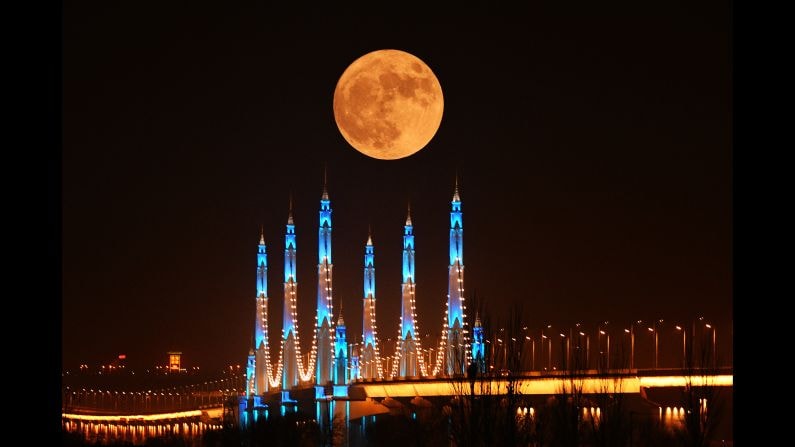 Brightest supermoon since 1948 - foto 3