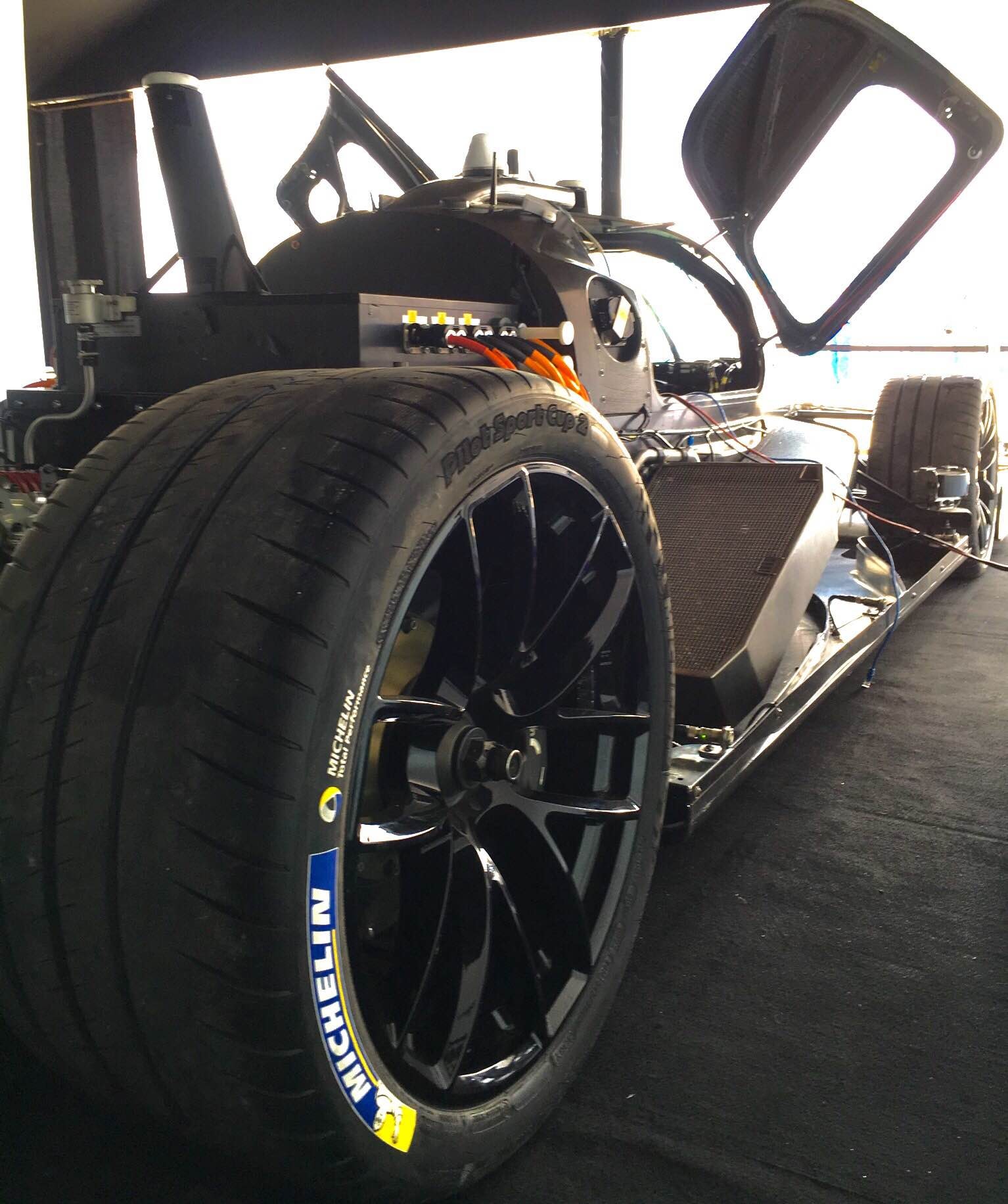 Driverless 'Roborace' car makes street track debut  - foto 5