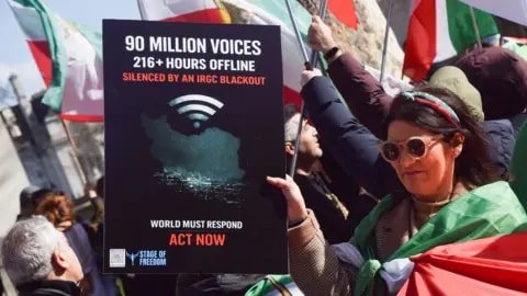 The clandestine network smuggling Starlink tech into Iran to beat internet blackout - foto 2