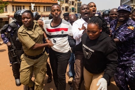 Uganda copying Russia and China with new bill designed to crush dissent, say critics - foto 2